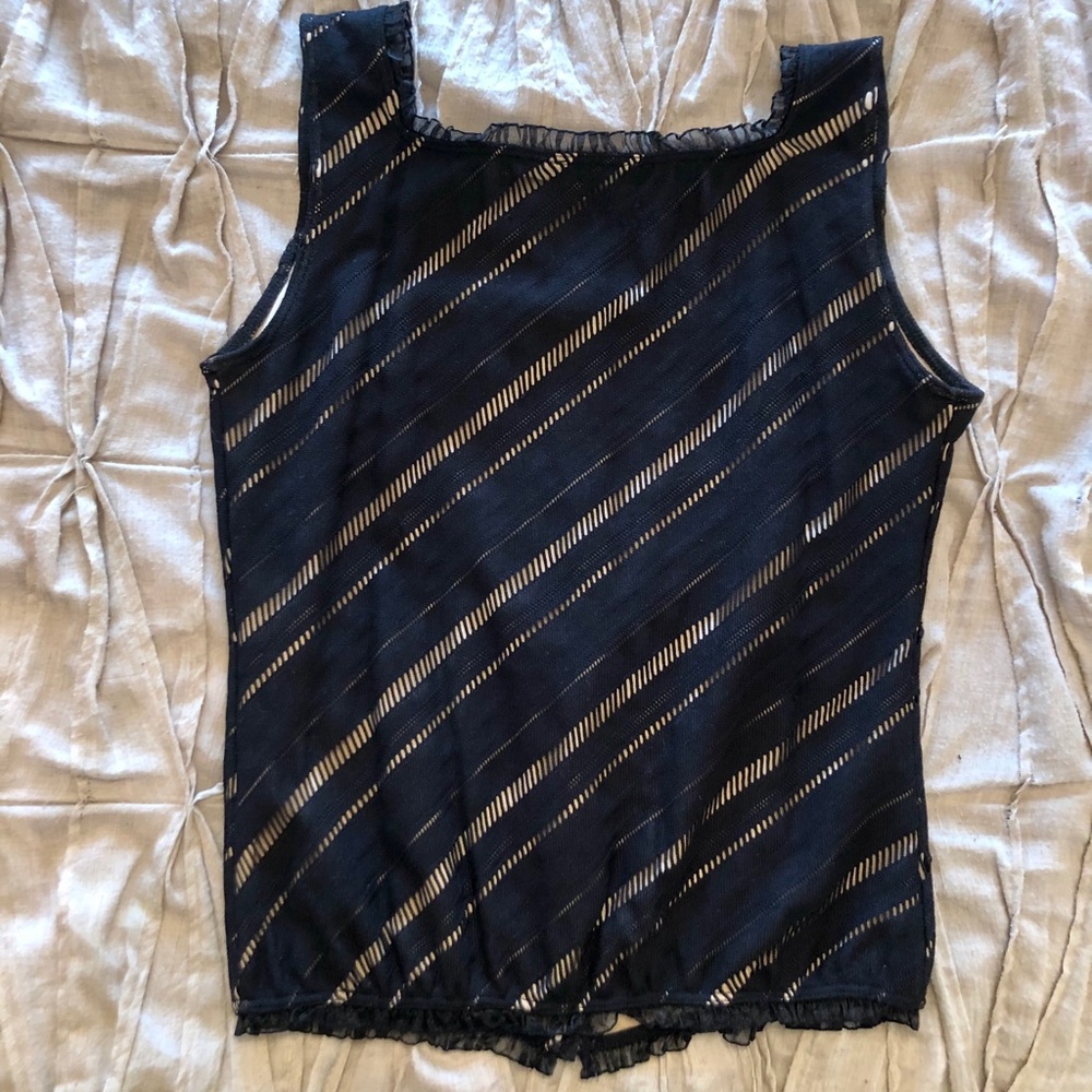 Flattering Top Slender Design - image 2